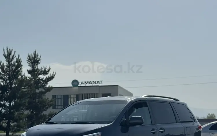 Toyota Sienna 2014 года за 12 900 000 тг. в Алматы