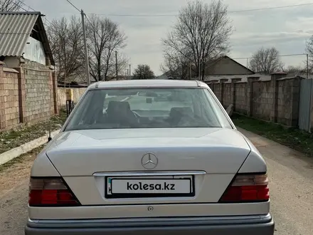 Mercedes-Benz E 220 1994 года за 2 600 000 тг. в Шымкент – фото 4