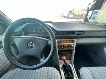 Mercedes-Benz E 260 1993 года за 1 550 000 тг. в Караганда – фото 13