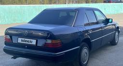 Mercedes-Benz E 260 1993 года за 1 550 000 тг. в Караганда – фото 4