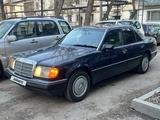 Mercedes-Benz E 260 1993 годаүшін1 550 000 тг. в Караганда