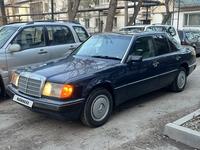 Mercedes-Benz E 260 1993 года за 1 550 000 тг. в Караганда