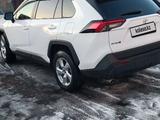 Toyota RAV4 2021 годаfor13 500 000 тг. в Павлодар – фото 2