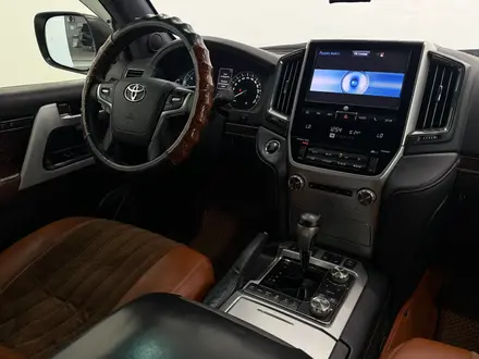 Toyota Land Cruiser Luxe 2017 года за 31 500 000 тг. в Астана – фото 13