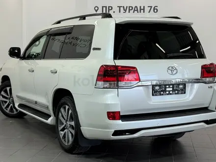 Toyota Land Cruiser Luxe 2017 года за 31 500 000 тг. в Астана – фото 2