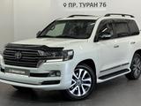 Toyota Land Cruiser Luxe 2017 года за 31 500 000 тг. в Астана