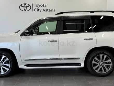 Toyota Land Cruiser Luxe 2017 года за 31 500 000 тг. в Астана – фото 3