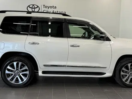 Toyota Land Cruiser Luxe 2017 года за 31 500 000 тг. в Астана – фото 18