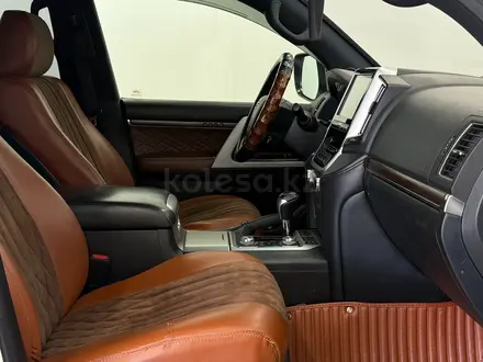 Toyota Land Cruiser Luxe 2017 года за 31 500 000 тг. в Астана – фото 6