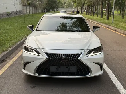 Lexus ES 250 2021 года за 21 190 000 тг. в Алматы – фото 2