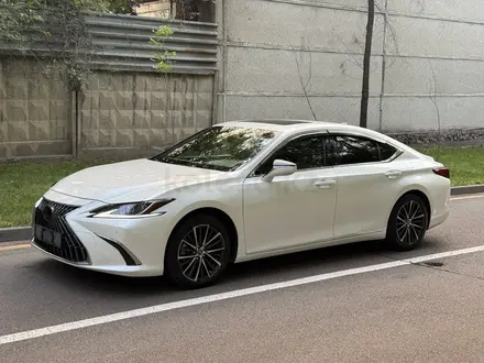 Lexus ES 250 2021 года за 21 190 000 тг. в Алматы