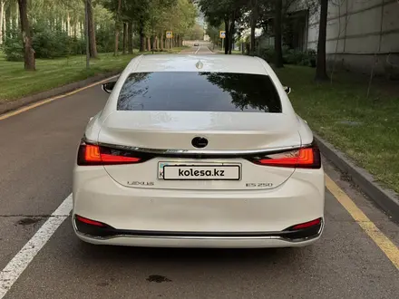 Lexus ES 250 2021 года за 21 190 000 тг. в Алматы – фото 6