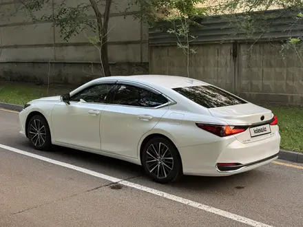 Lexus ES 250 2021 года за 21 190 000 тг. в Алматы – фото 7