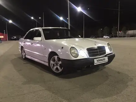 Mercedes-Benz E 200 1996 года за 1 550 000 тг. в Костанай – фото 2