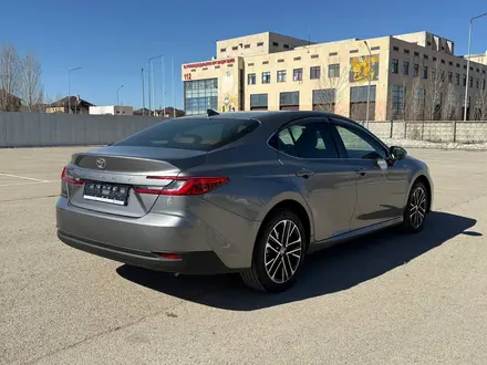 Toyota Camry Luxe 2026 года за 23 190 000 тг. в Актобе – фото 8