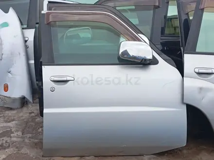 Nissan Patrol Y61 двери боковые за 1 000 тг. в Алматы