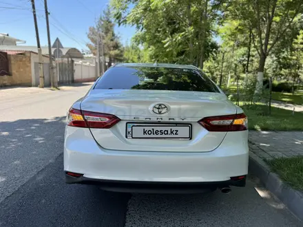 Toyota Camry 2019 года за 14 850 000 тг. в Шымкент – фото 3