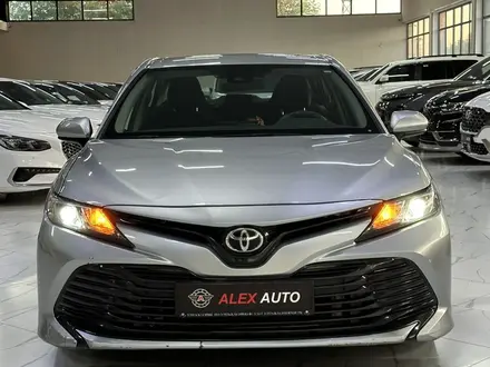 Toyota Camry 2021 года за 11 900 000 тг. в Шымкент – фото 2