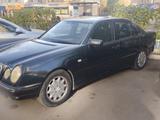 Mercedes-Benz E 230 1996 годаfor2 000 000 тг. в Астана