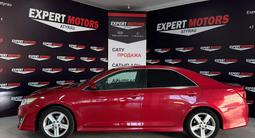 Toyota Camry 2014 года за 7 800 000 тг. в Атырау – фото 2