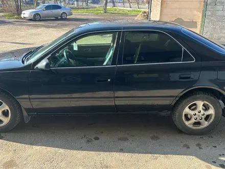 Toyota Camry 1998 года за 2 800 000 тг. в Тараз – фото 2