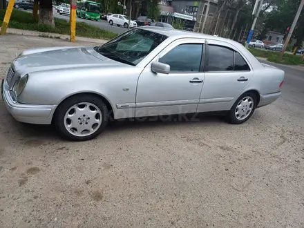 Mercedes-Benz E 280 1998 года за 2 700 000 тг. в Тараз – фото 3