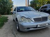 Mercedes-Benz C 200 2001 года за 2 700 000 тг. в Алматы – фото 2