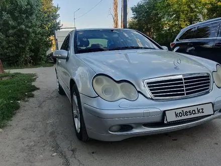 Mercedes-Benz C 200 2001 года за 2 800 000 тг. в Алматы – фото 2