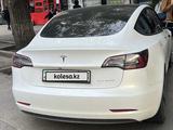 Tesla Model 3 2021 года за 18 500 000 тг. в Алматы – фото 4