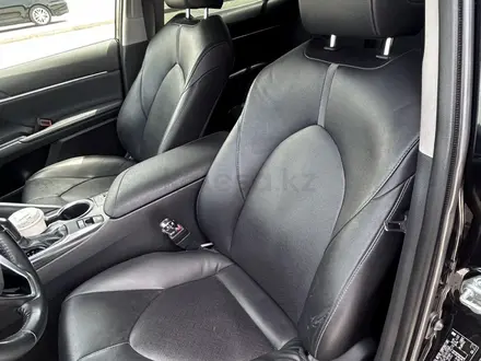 Toyota Camry 2023 года за 14 200 000 тг. в Астана – фото 13