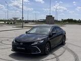 Toyota Camry 2023 года за 14 200 000 тг. в Астана