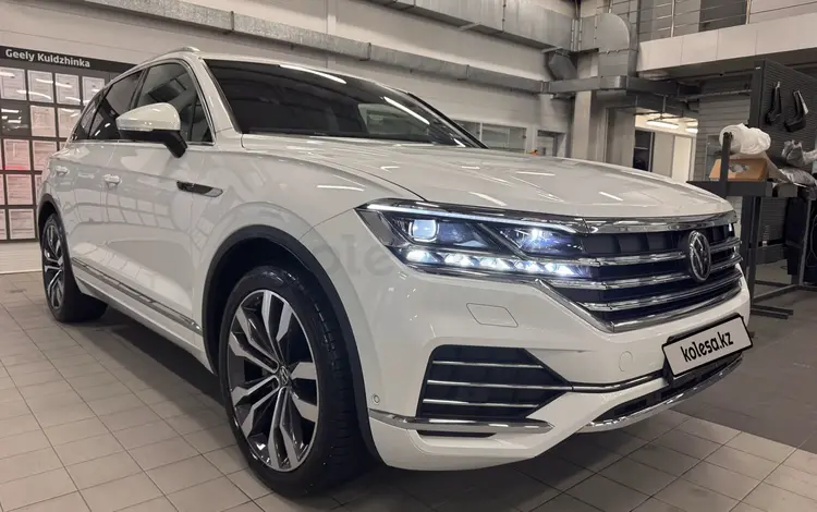 Volkswagen Touareg 2022 года за 31 800 000 тг. в Алматы