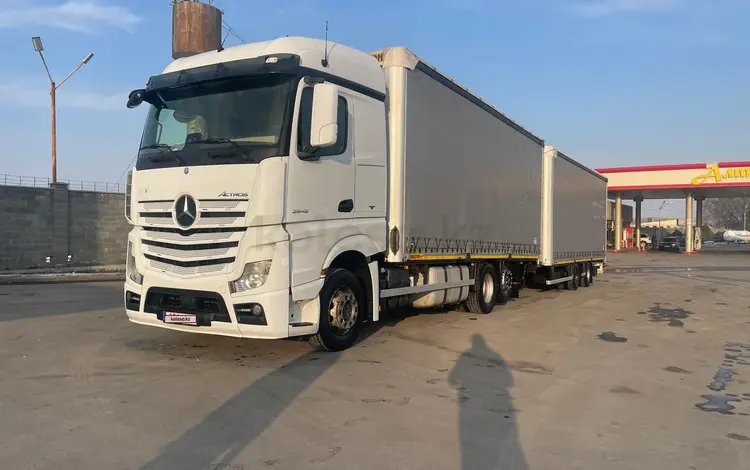 Mercedes-Benz  Фургон (6х2) 2015 года за 34 000 000 тг. в Алматы
