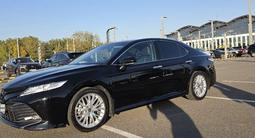 Toyota Camry 2020 года за 14 200 000 тг. в Астана – фото 2