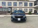 Kia Carnival 2015 года за 7 500 000 тг. в Уральск – фото 3