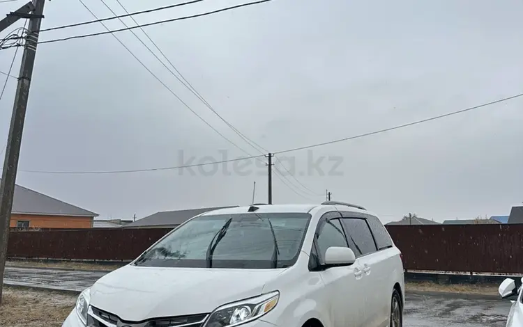 Toyota Sienna 2015 года за 9 000 000 тг. в Атырау