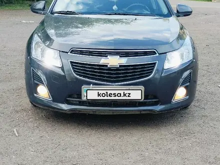 Chevrolet Cruze 2013 года за 3 300 000 тг. в Уральск – фото 2