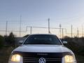 Volkswagen Passat 2003 года за 3 000 000 тг. в Уральск – фото 2