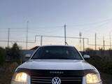 Volkswagen Passat 2003 года за 3 000 000 тг. в Уральск – фото 2