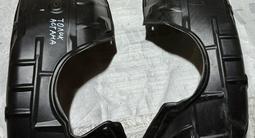 Задний пластиковый подкрылок на Toyota Camry 50, 55 за 12 000 тг. в Астана – фото 2