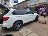 BMW X5 2016 года за 16 000 000 тг. в Алматы – фото 2