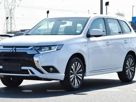 Mitsubishi Outlander 2022 года за 12 000 000 тг. в Семей