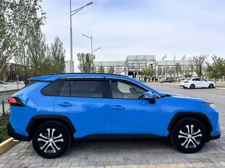 Toyota RAV4 2019 года за 13 300 000 тг. в Актобе