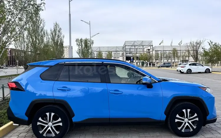 Toyota RAV4 2019 года за 13 300 000 тг. в Актобе