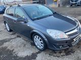 Opel Astra 2010 года за 2 700 000 тг. в Атырау – фото 2