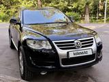 Volkswagen Touareg 2008 годаүшін8 000 000 тг. в Алматы