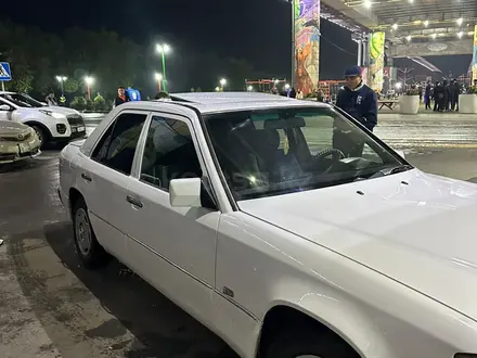 Mercedes-Benz E 200 1991 года за 1 300 000 тг. в Семей – фото 6