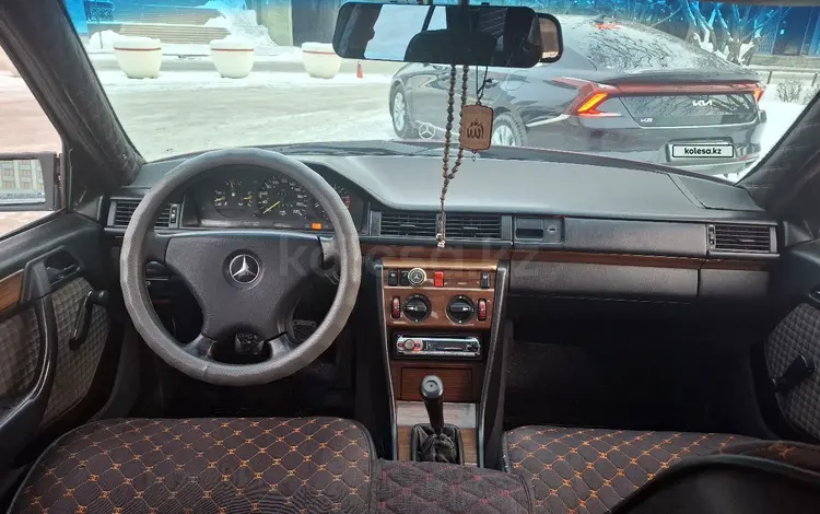 Mercedes-Benz E 200 1991 годаfor2 000 000 тг. в Астана