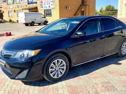 Toyota Camry 2014 года за 7 500 000 тг. в Уральск – фото 2