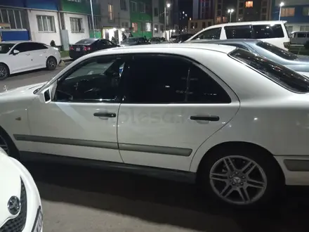 Mercedes-Benz E 230 1997 года за 2 500 000 тг. в Талдыкорган – фото 14